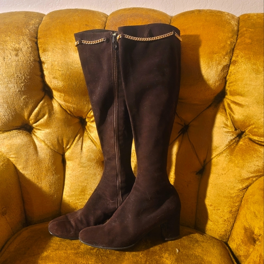 Brown Suede Boots 👢
